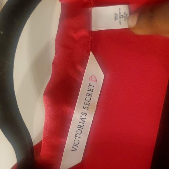 Victoria’s Secret Red Satin Pajama Top sz medium - Picture 5 of 6